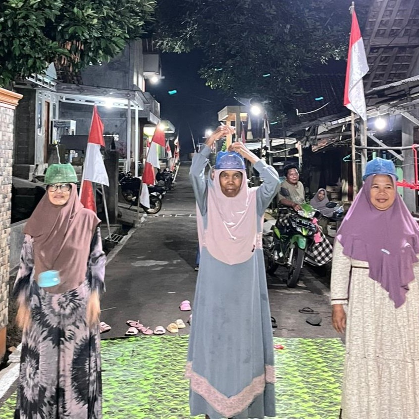 Suasana kemeriahan lomba malam tirakatan. Foto: Ilfina Riza